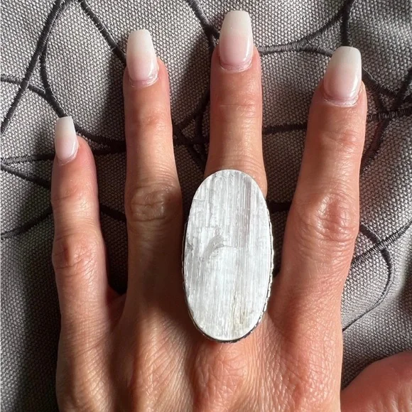 Selenite Crystal Charging “Unicorn Horn” Wand - Picture 11 of 12